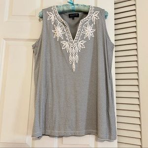 Jones New York • B+W Sleeveless Top